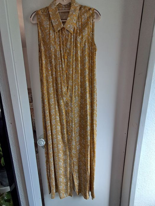 Vetido comprido com botões