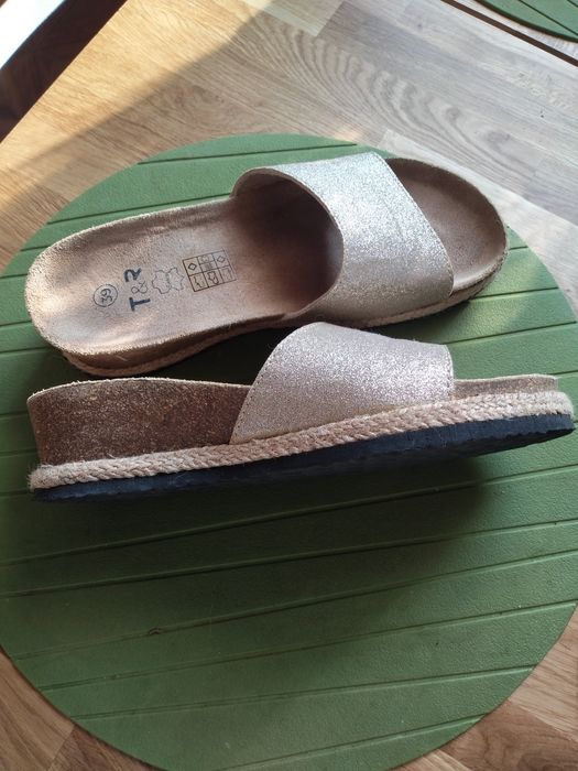 Nowe klapki rozm. 39