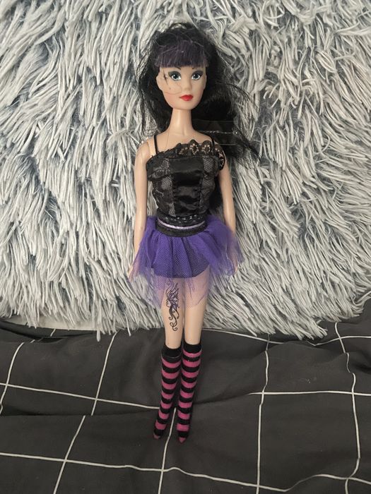 Lalka w stylu emo