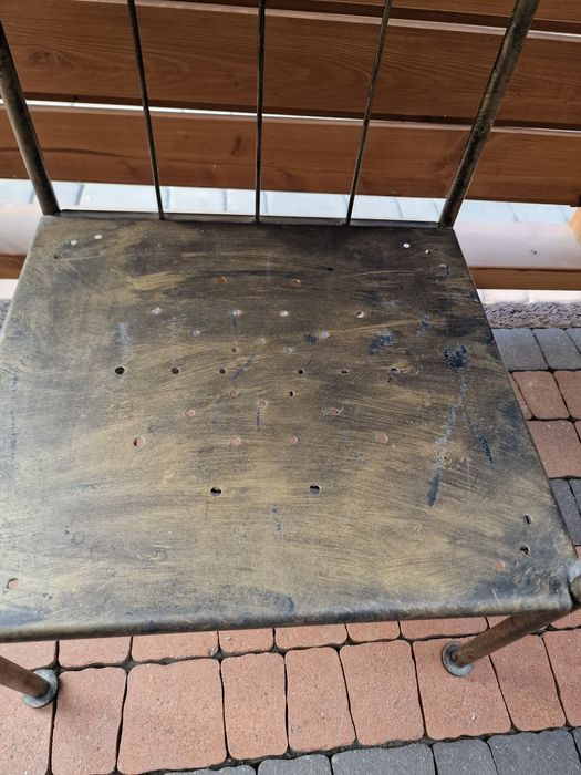 Regał metalowy IKEA RÖNNSKÄR – Styl Retro z patyną