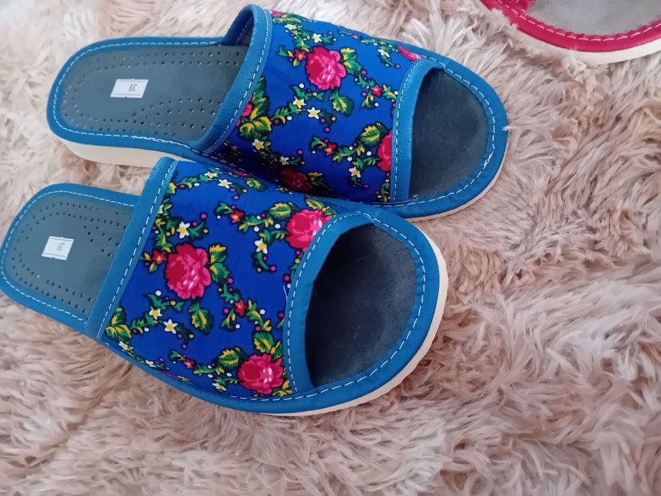 Nowe kapcie damskie 39 skóra