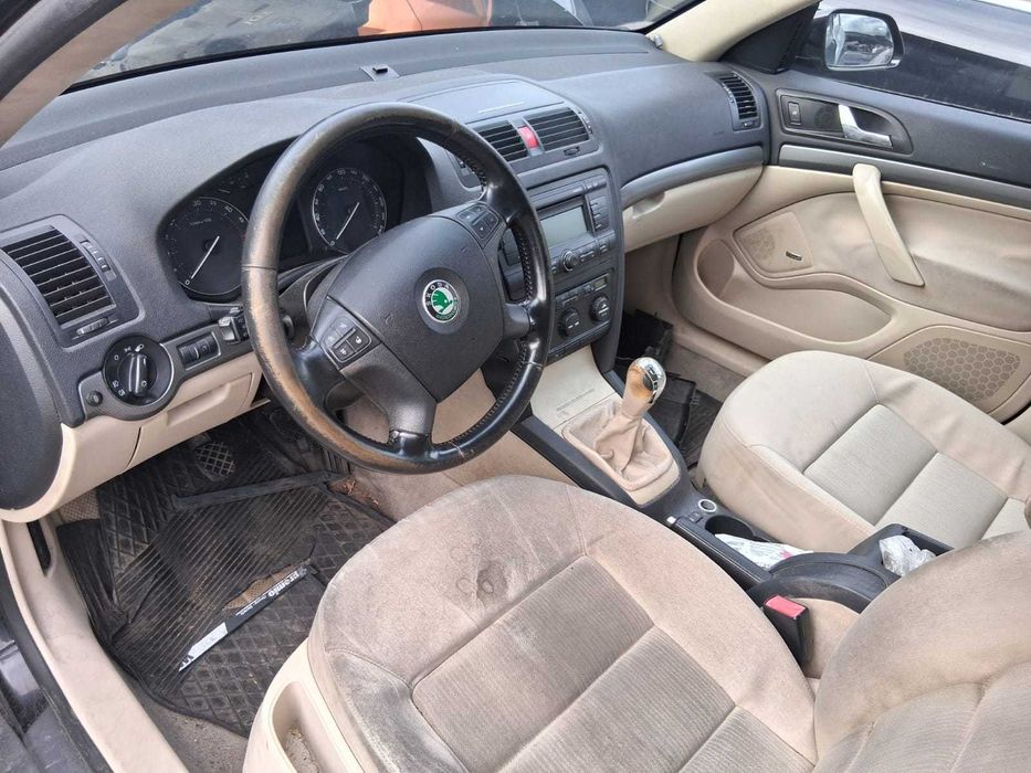 kokpit Skoda Octavia II