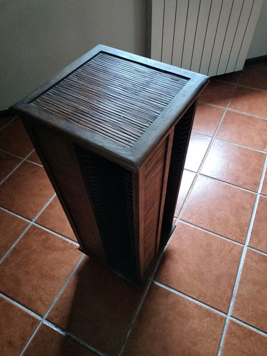 Móvel para CD e DVD