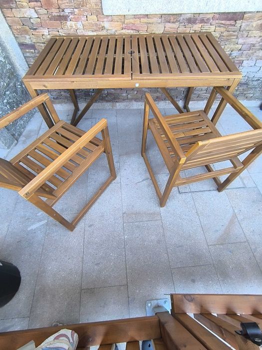 Conjunto de jardim em madeira