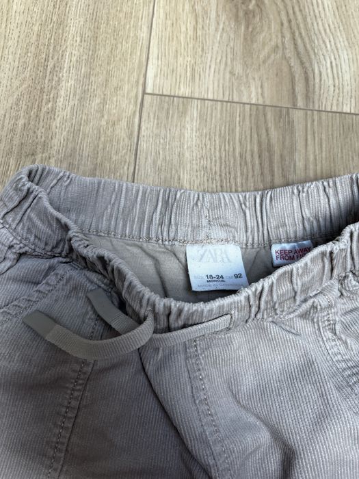 Calças de bombazina da Zara, tamanho - 18/24 M em creme
