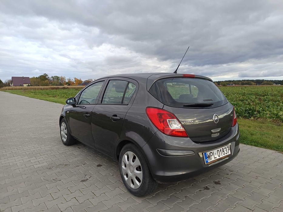 Opel Corsa D Bezwypadkowa 100 % Nowe opony Oryginał   Prywatna