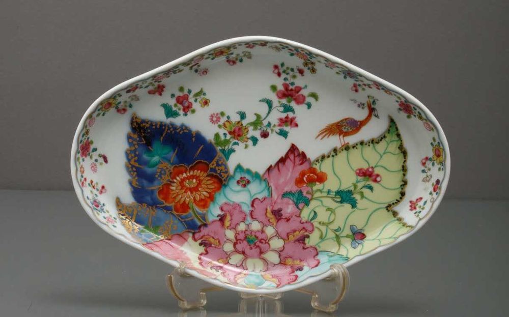 Porcelana Vista Alegre folha de tabaco, terrina, covilhete, saleiro