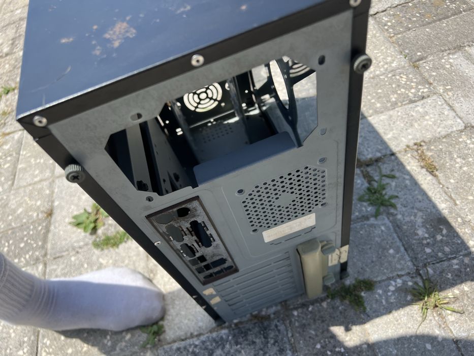 Retro PC Case in Good Condition.502992428336435204