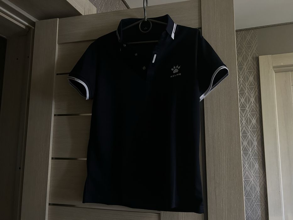 Поло Kelme.