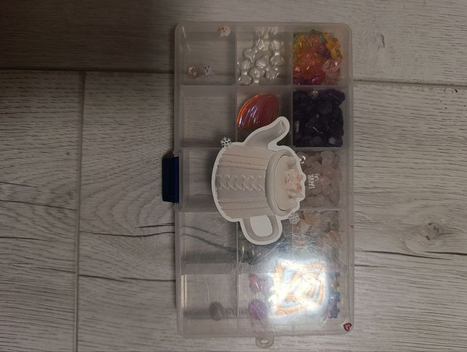 контейнер з намистинами