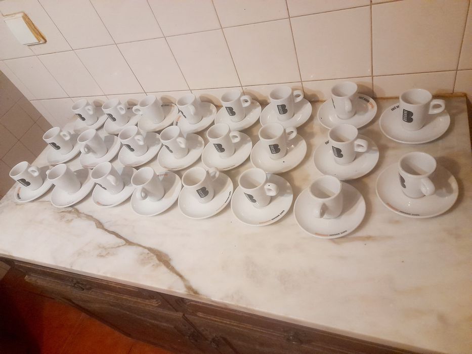 Conjunto de 23 Chávenas de Café Bogani