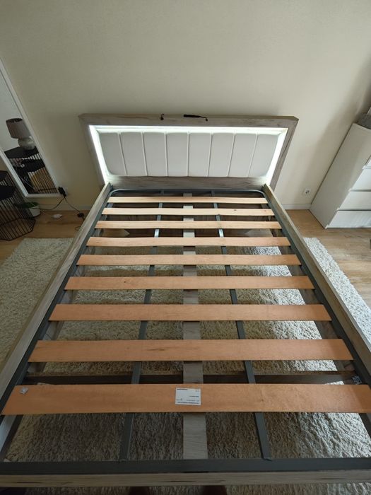 Cama 160x200 com luzes LED