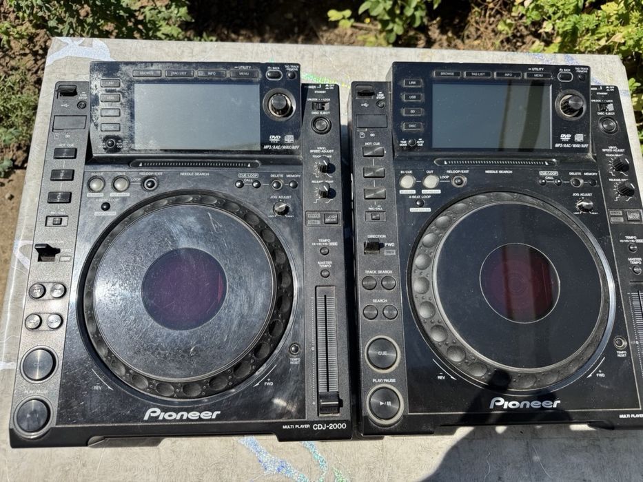 Pioneer cdj 2000 / pair
