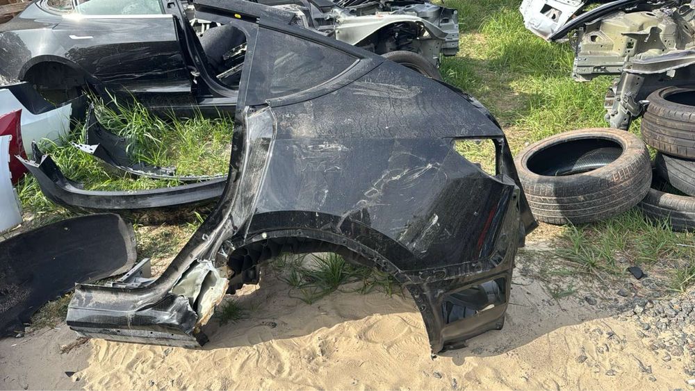 Четверть model Y