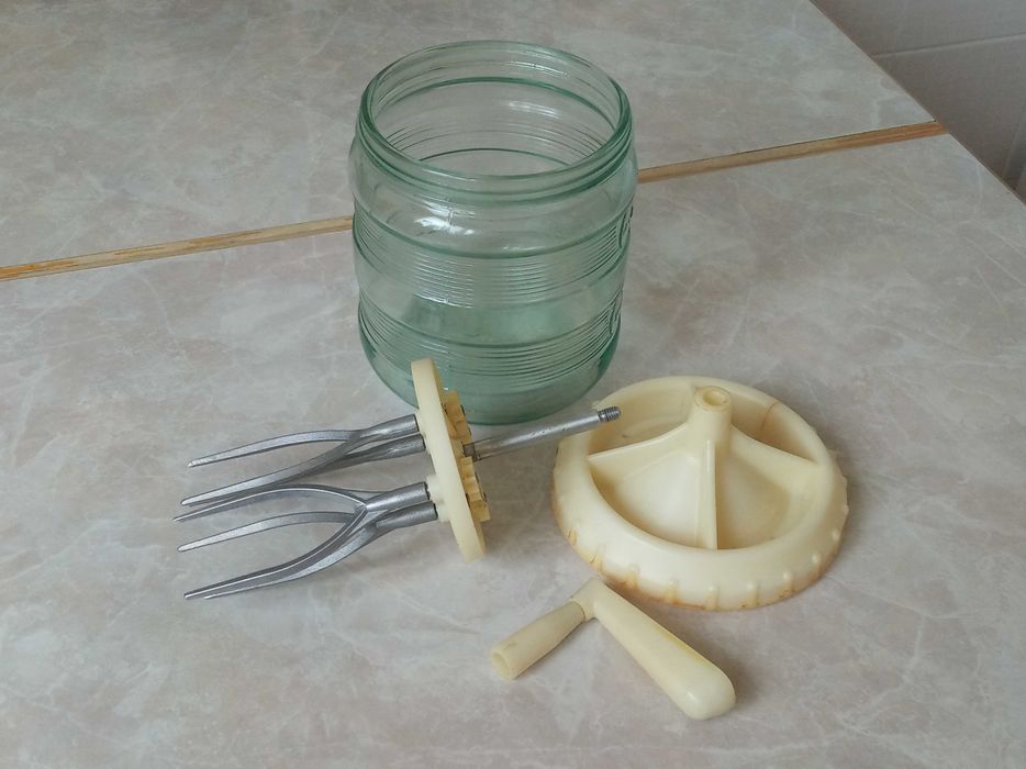 Недорого! Миксер ручной, советский, банка 1л.