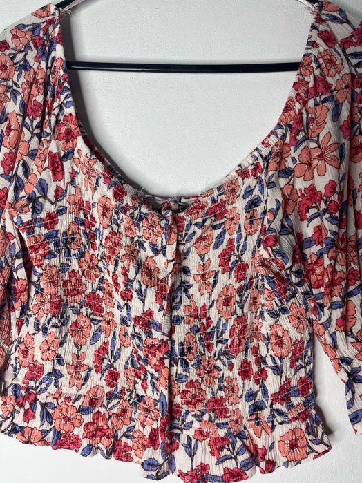 Kolorowa bluzka top boho crop top z dekoltem wiazana Kendall + Kylie M