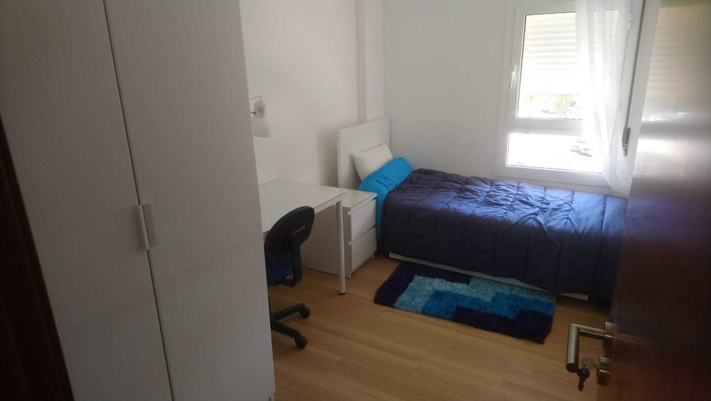 Quarto de estudante ao pé do ISEL e metro da linha vermelha
