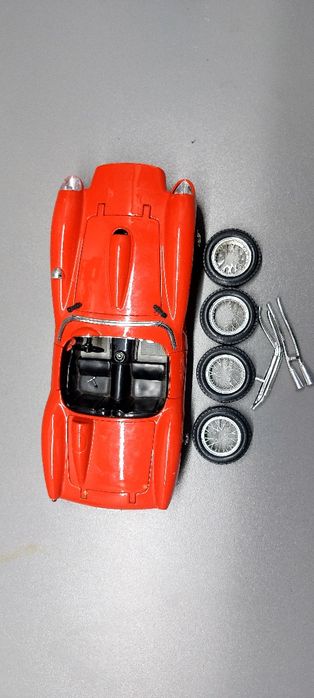 Ferrari 250 Testa Rossa __ 1957 __ Bburago __ metall __ 1:18 (Gebraucht) in Rüti ZH für CHF 30