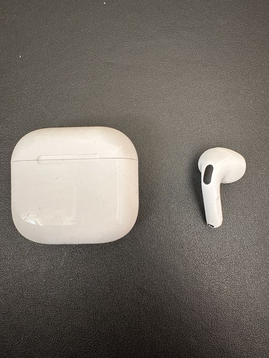 AirPods 4 ANC є 1 правий навушник