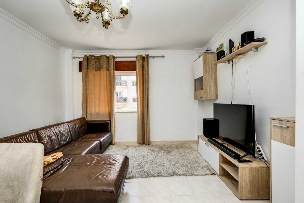 APARTAMENTO T3 VENDA NO CARREGADO PERTO DO OUTLET SHOPPING CAMPERA