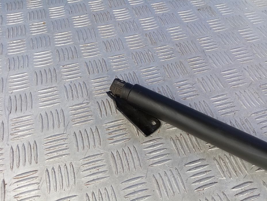 Амортизатор кришки багажника Porsche Cayenne 9Y0 Порш Каєн Порше Каен