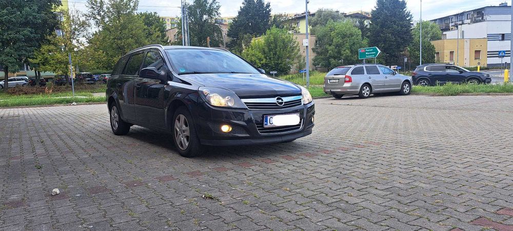 Opel Astra 2010 rok 1.4 Gaz Model po liftingu
