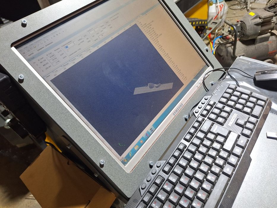 Станок по камню фрезерный. ЧПУ. 3 шпинделя 5.5квт