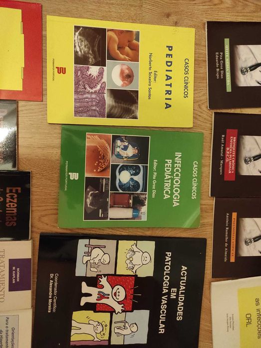 Conjunto de livros/revistas de medicina