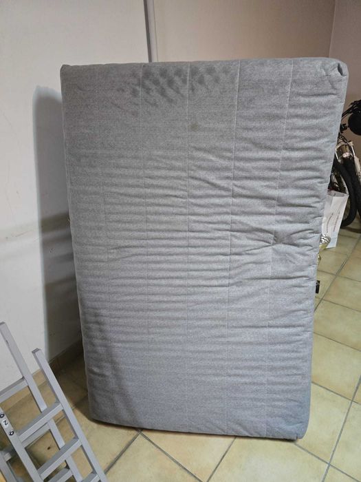 Sofá cama Ikea de cor cinza, de 2 metros