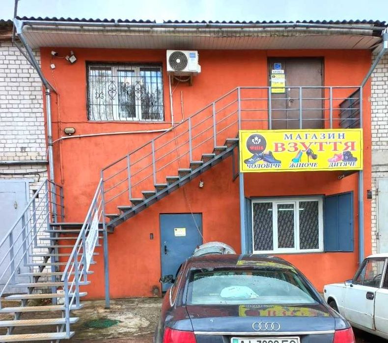 Продам діючий магазин взуття з цехами виробництва