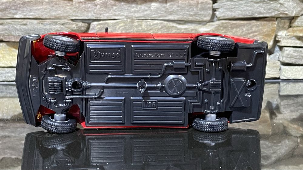 1:24 Mercedes Benz 190 машинка іграшка авто в колекцію залізна машинка