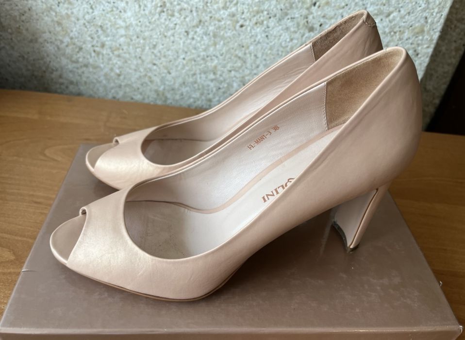 Туфлі шкіряні на підборах