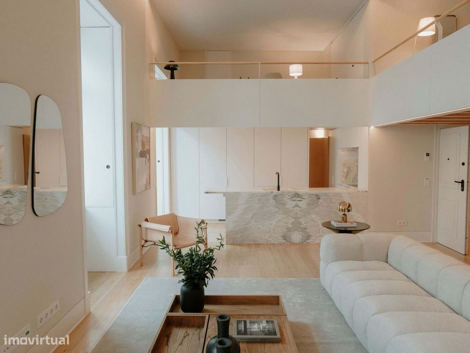 Loft T2 Duplex com varanda à Av. da Liberdade