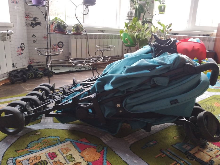 Коляска для двійні,близнюків