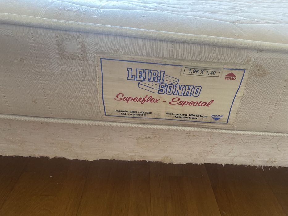 Cama de casal com base e colchão – 140x195cm
