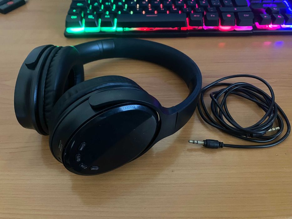 Auscultadores Bluetooth (com fio incluido) na Caixa