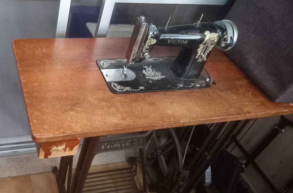 Maquina costura singer antiga