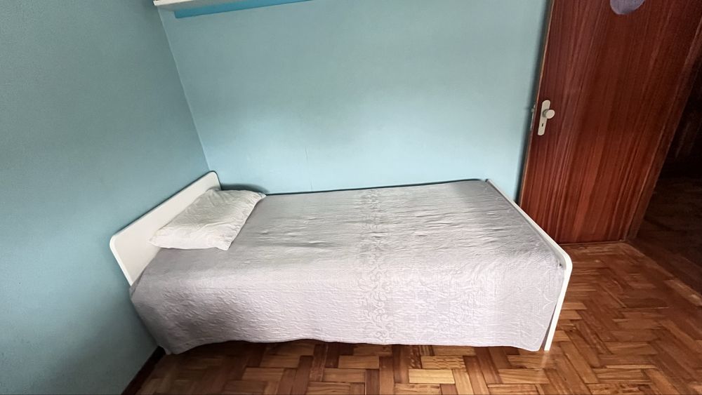 Duas bicicletas e uma cama