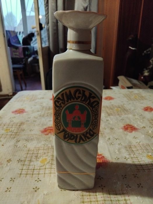Продаётся сувенирная бутылка.