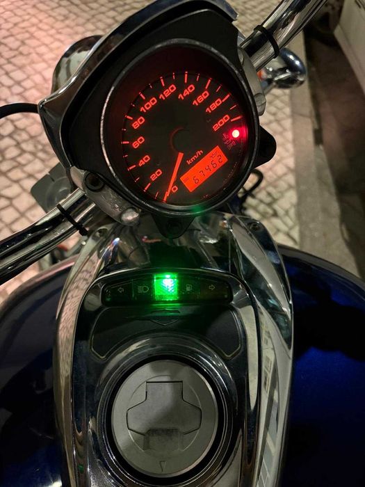 Venda de Mota Suzuki Intruder M800 (2005) Azul - Bom Estado e Muitos Extras