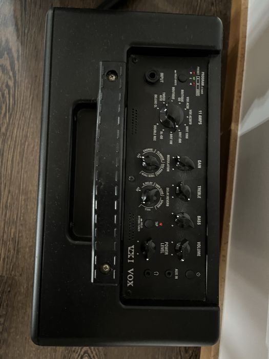 Guitarra elétrica vintage V100BLK