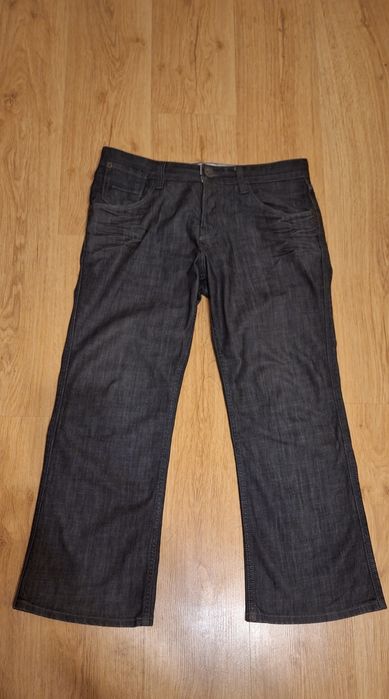 Spodnie, jeansy, dzwony z  rozszerzanymi nogawkami na dole. Rozmiar L