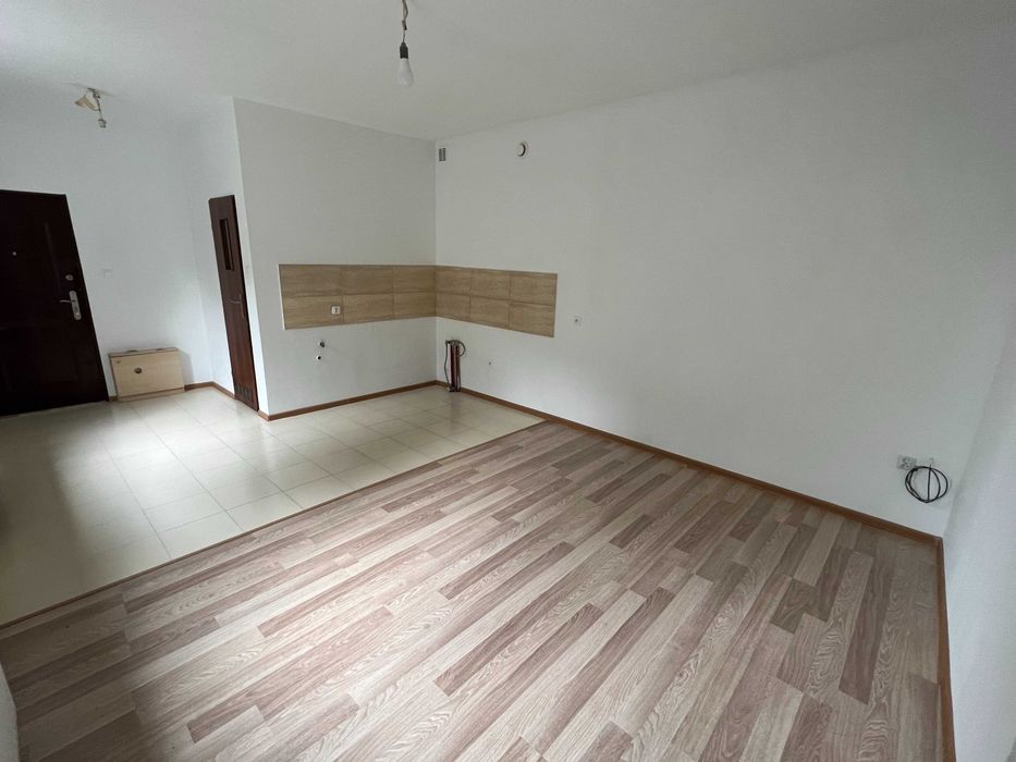 Bez pośredników. 40 m². 2 pokoje. Brak czynszu administracyjnego, nieumeblowane, parking.