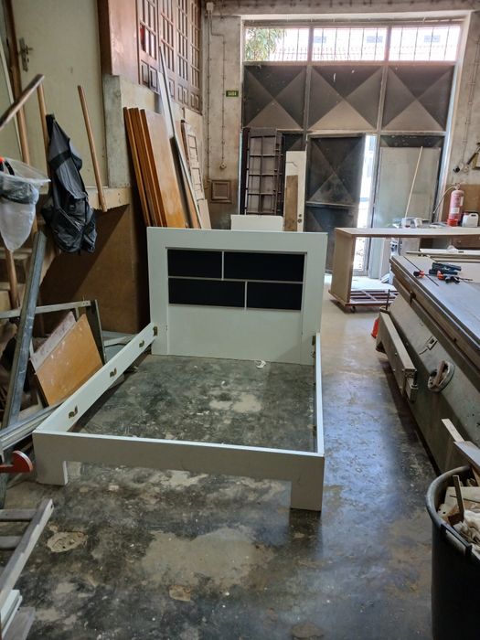 Cama de casal moderna