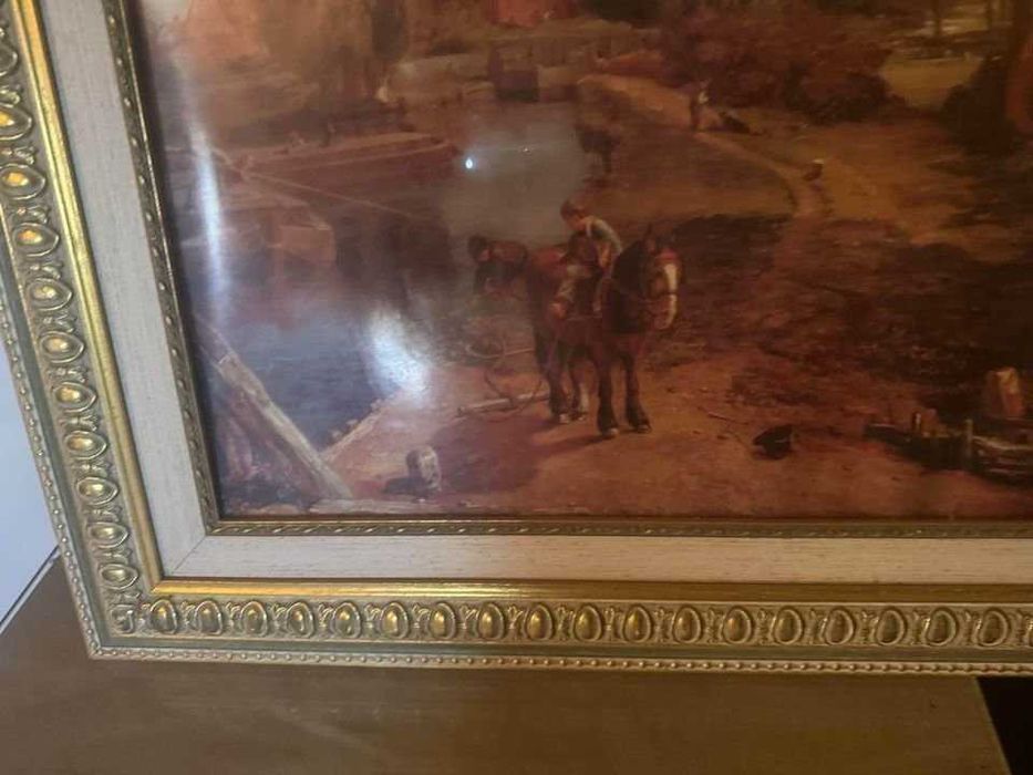 Quadro com armação em madeira dourada