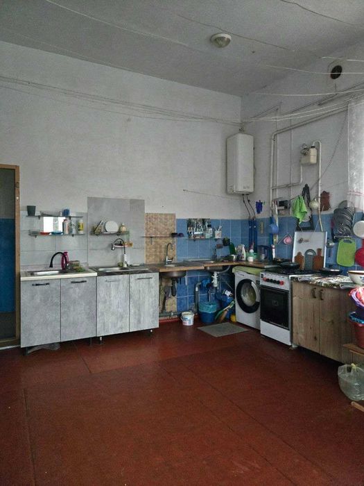Продаж кімнати в гуртожитку в районі ринку Благодать.