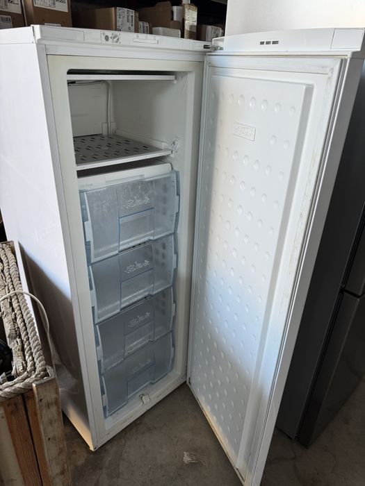 Arca vertical BEKO