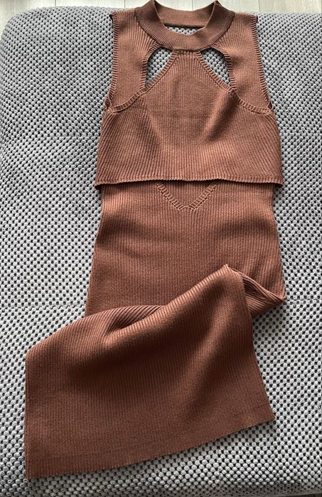 Сукня коричневого кольору