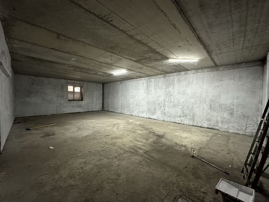 Продається цокольне приміщення по вул. Галицька 160м2