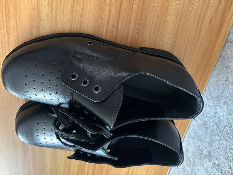 Продам чорні туфлі